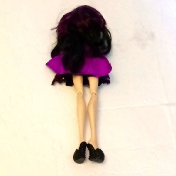 Ever After High Getting Fairest Raven Queen Original Outfit and Headphones - Picture 2 of 5